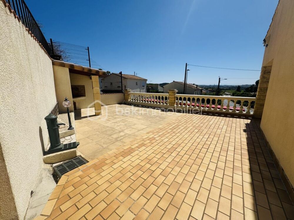 maison de ville spacieuse avec terrasse et parking