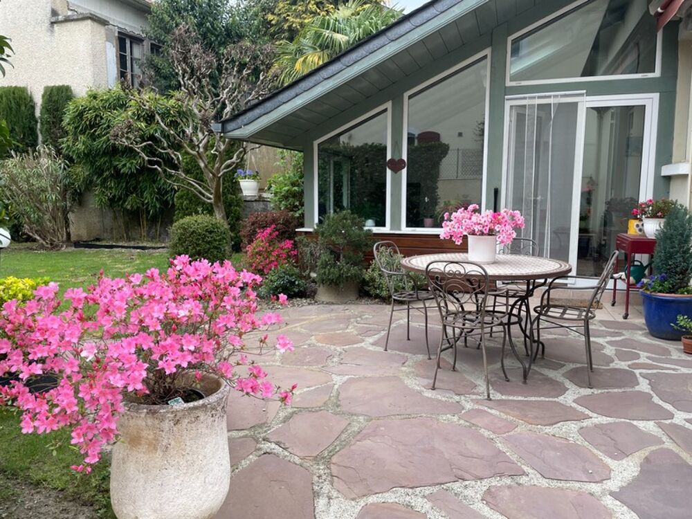 Maison de ville hyper centre Tarbes Brauhauban 5 chambres,260M2 habitables, garage, dépendances, jardin 655M2