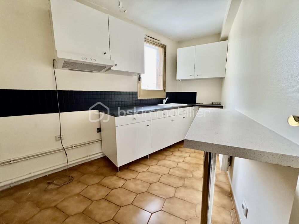 Le Bourget  Beau T3 avec balcon, cave et parking souterrain