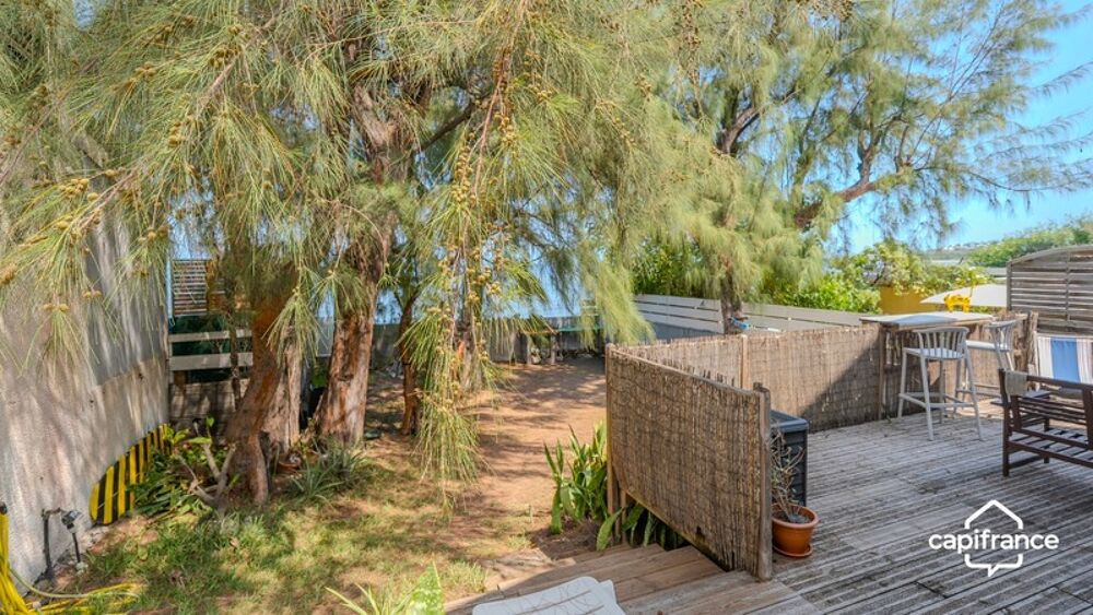 EXCLUSIVITÉ  Maison pieds dans leau en première ligne face à locéan à Saint-Leu