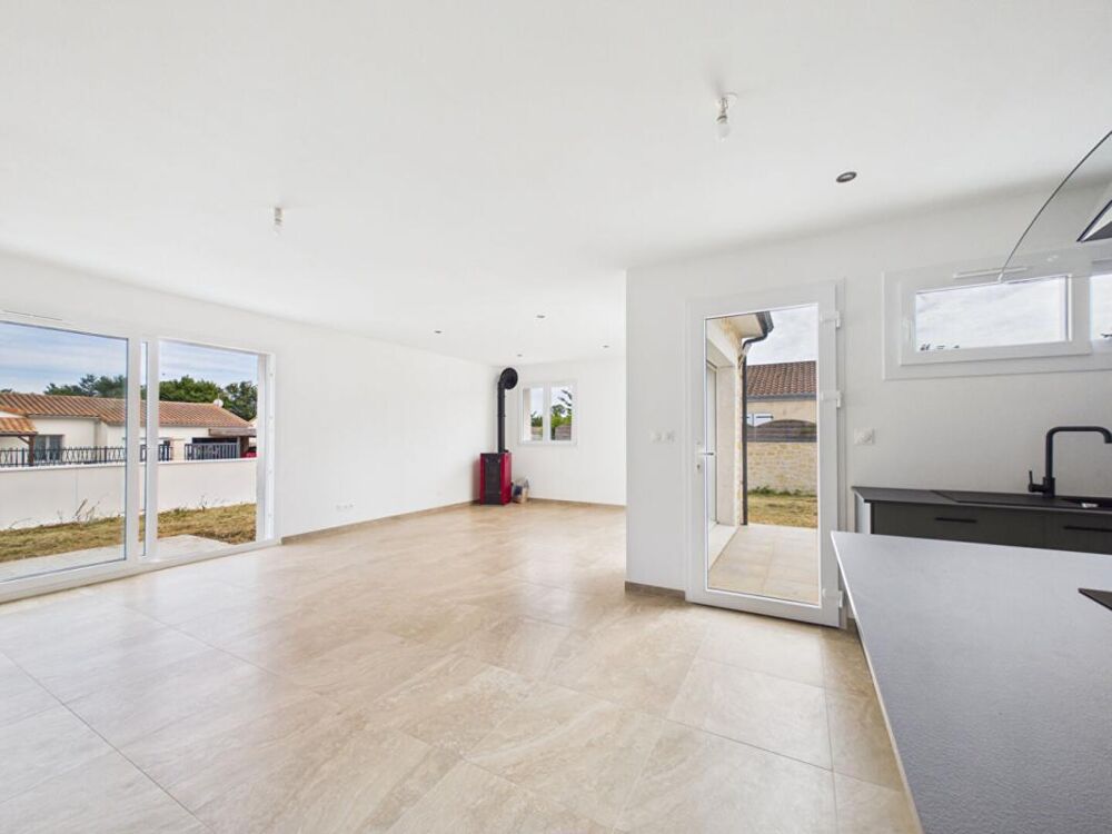 Vente Maison Maison neuve plain pied de 113 m2 à St Sauvant , 3 chambres , terrain de 741 m2 , garage Lusignan