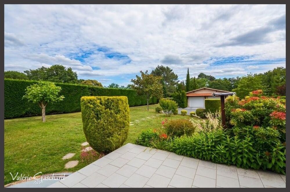 Vente Maison MONTPON-MÉNESTEROL - Maison de plain pied de 3 chambres, double garage et jardin de 3700 m² Montpon menesterol
