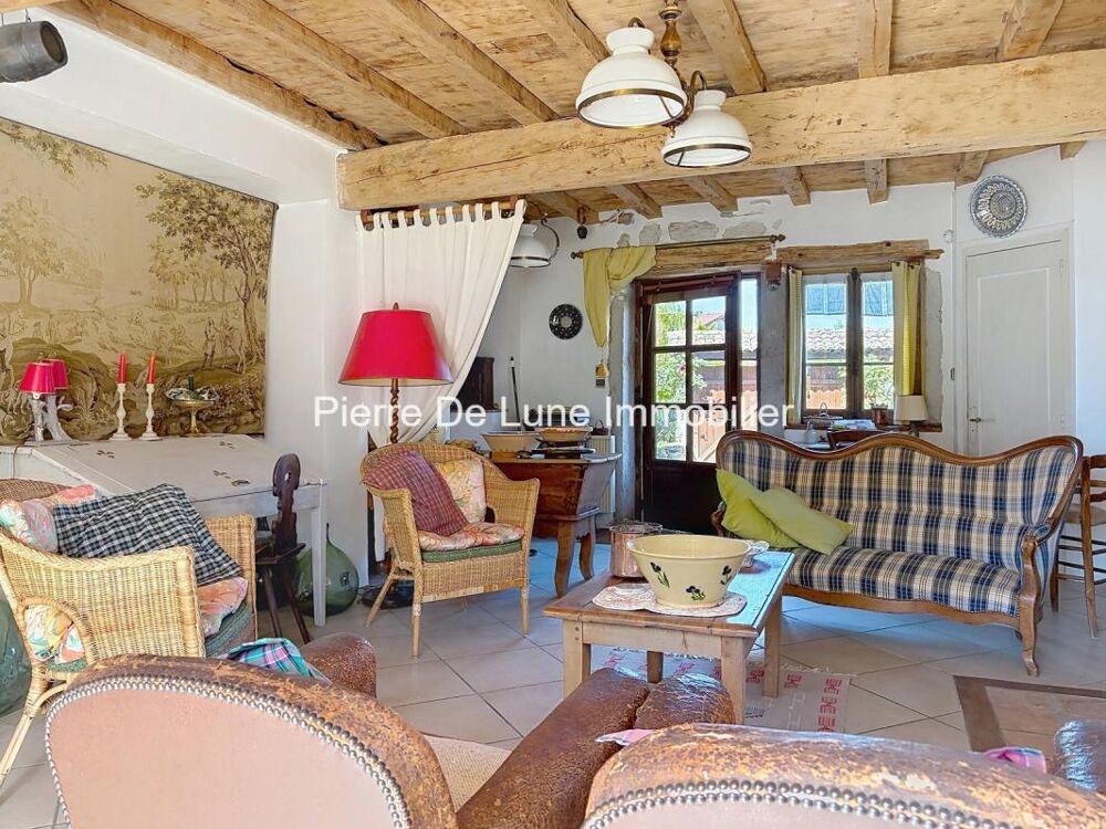 Maison de caractère avec piscine proche de Pérouges