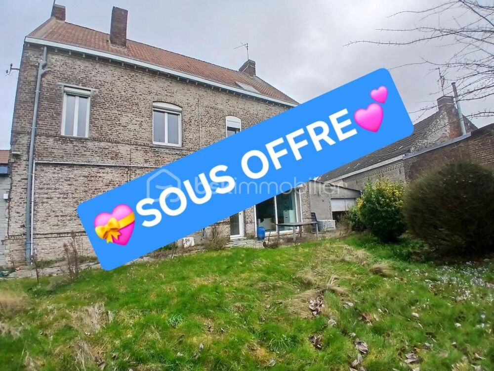 Charmante maison de ville semi-individuelle avec 6 chambres et garage