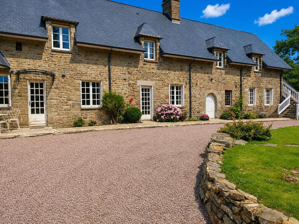Vente Propriété/Château En Basse Normandie : Manoir de 331m2 de 8 pièces sur plus de 6 hectares ! Belle rénovation ! Villebaudon