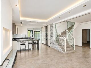  Maison à louer 6 pièces 232 m²