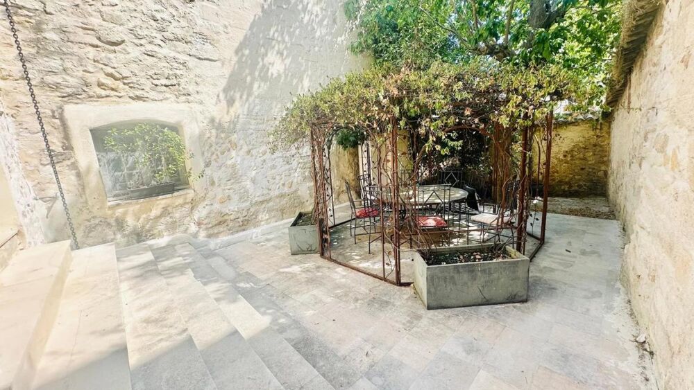 Location Appartement Charmante location T3 en rez-de-jardin au pied du Chateau d'Aramon Aramon