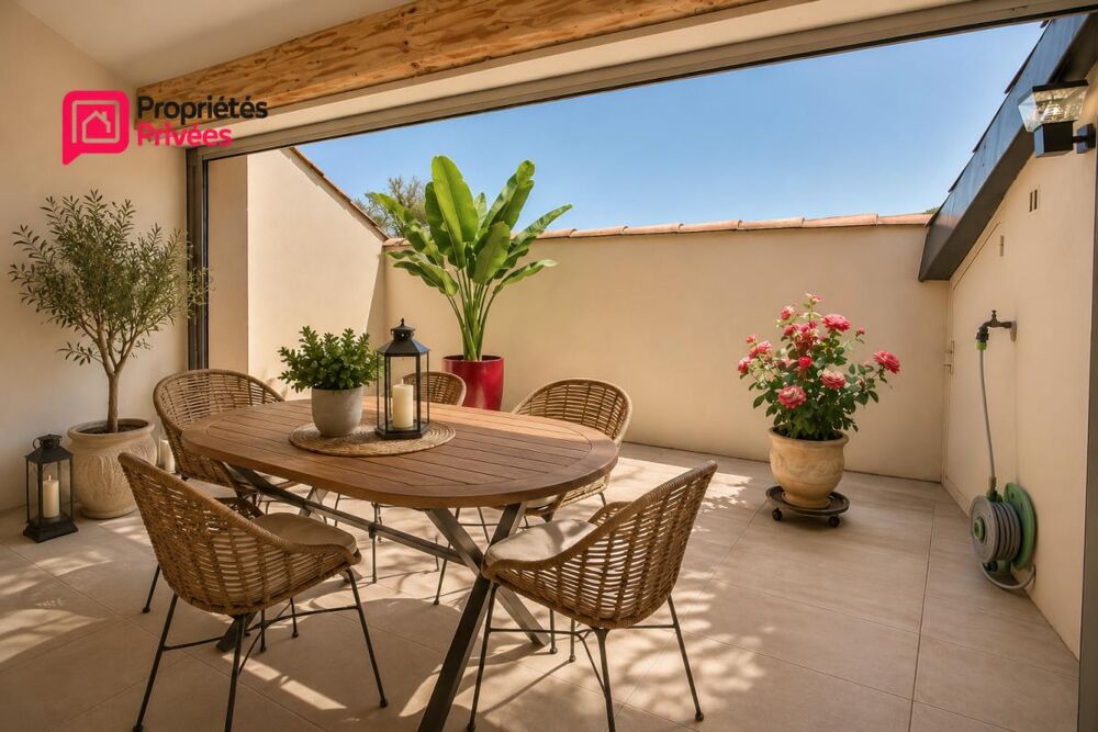 UZES : A 5 minutes d'Uzès, magnifique maison en pierre rénovée avec terrasse tropézienne, 3 chambres, Grand séjour, et garage ex