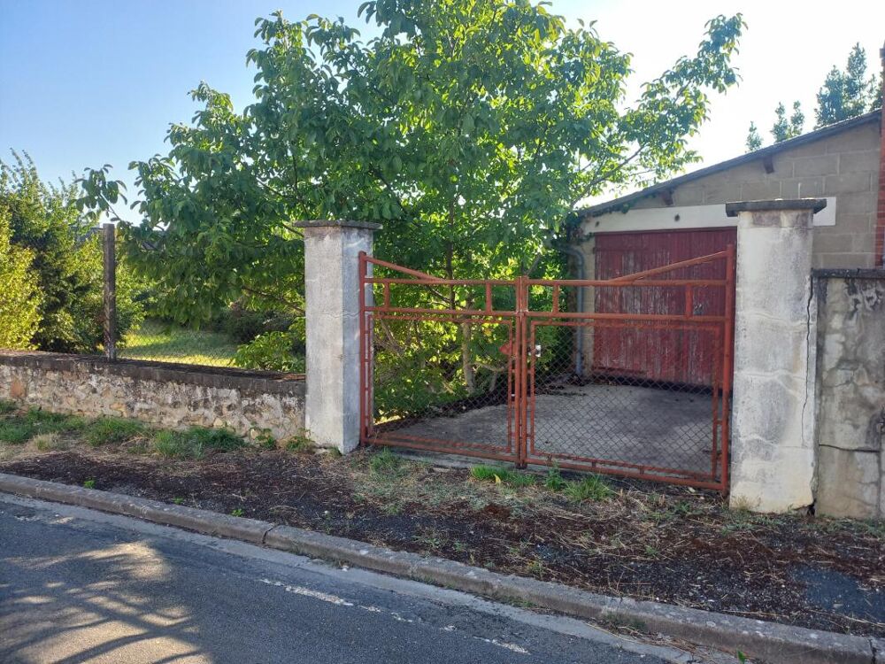Vente Terrain Vierzon Village, terrain constructible de 1498M2 avec garage de 16M2 et atelier situé au calme Vierzon