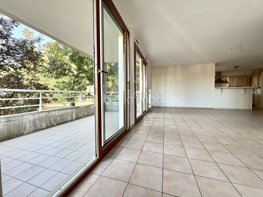 Vente Appartement GENAS HYPER CENTRE - Magnifique T3 possible T4 avec garage, parking et cave Genas
