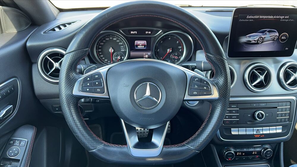 Classe CLA III 180 d 109 7G-DCT Fascination - Automatique Toit ouvrant 2017 occasion 63000 Clermont Ferrand