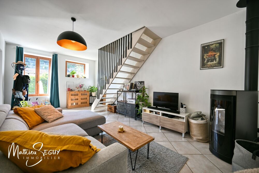 Maison de village avec extérieur à SAIN BEL (69)