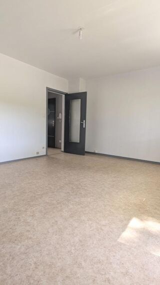  Appartement à louer 3 pièces 65 m²