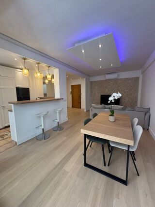  Appartement à louer 3 pièces 80 m²