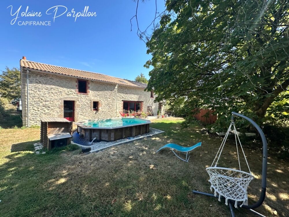 Longère avec 4 chambres et piscine - LES BROUZILS (85)