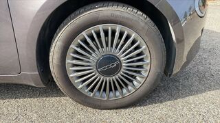 500 III 118 42kWh Icone - Automatique 2021 occasion 83600 Frejus