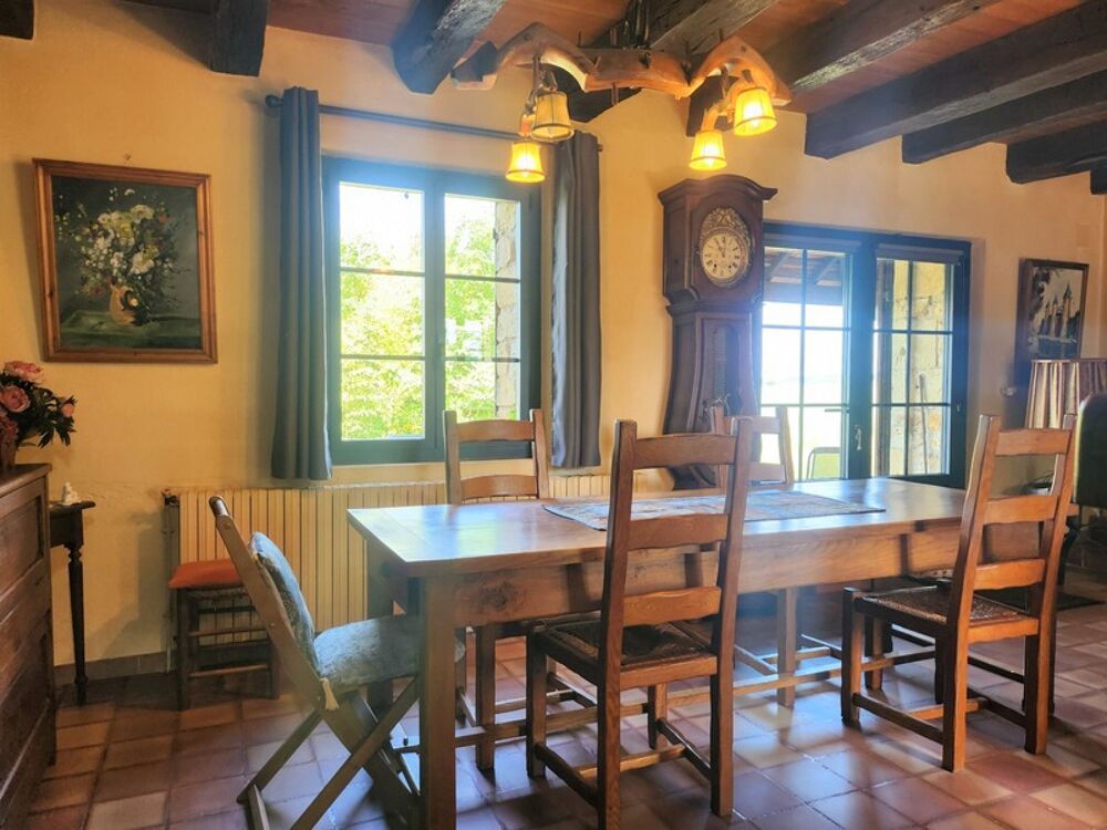 Longère en pierre avec 3 chambres - Dépendances - 2.76 hectares - proche de MONFLANQUIN (Lot-et-Garonne)
