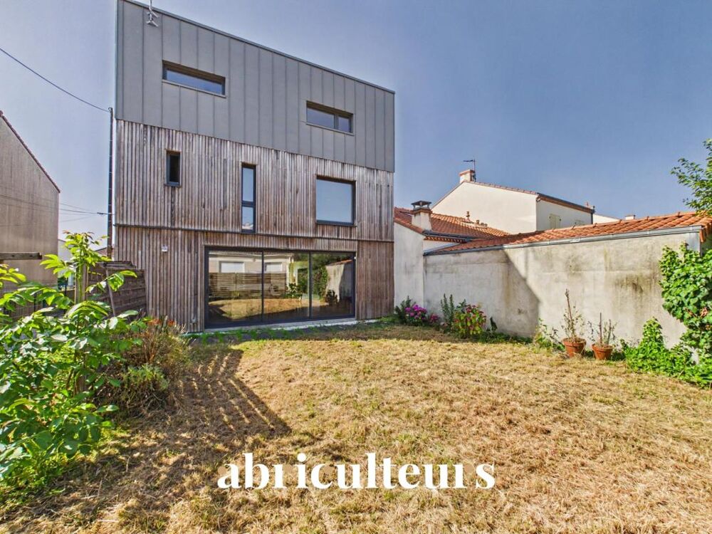Maison familiale d'architecte de 219M2 en vente à Rezé, rue de lAérodrome (44400)