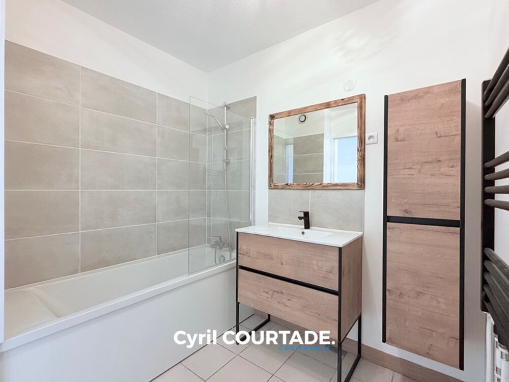 Nîmes, Dpt Gard (30), Appartement de 101 m² lumineux, entièrement rénové - Terrasse 8 m²