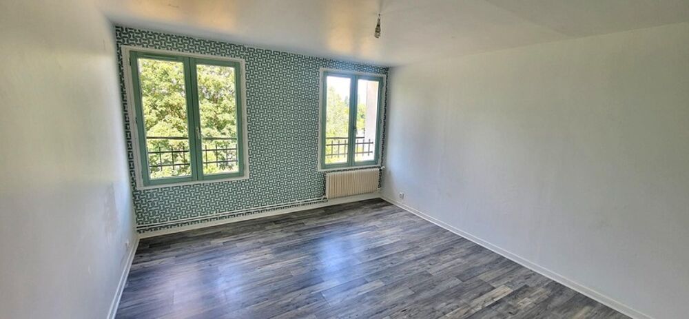 Elbeuf proche Seine : Appt 80 m² avec jardin 80 m², 2 CH et PK intérieurs ... Prix attractif !