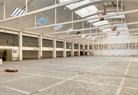 Locaux d'entrepots b&eacute;n&eacute;ficiant d'une belle hauteur sous plafond 39234 93120 La courneuve