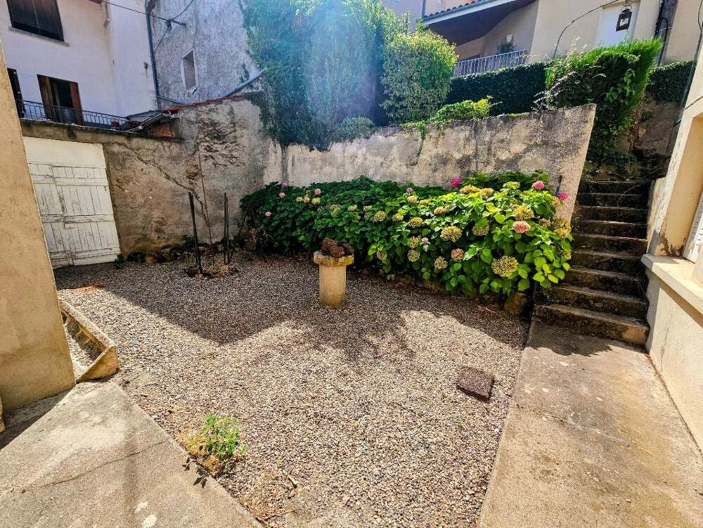 Maison à vendre 7 pièces - 180 m² - Extérieurs - 2 garages à VERTAIZON (63)