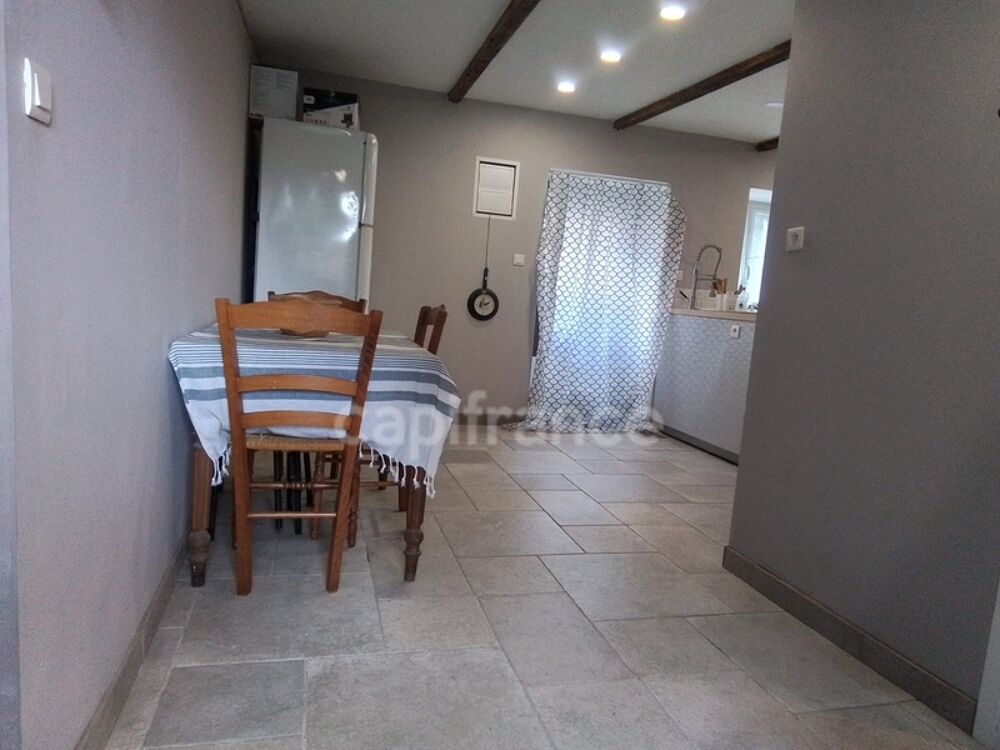 Maison en pierres 3 pièces entre Carhaix et Rostrenen plain pied 92 m2 dont combles aménageables