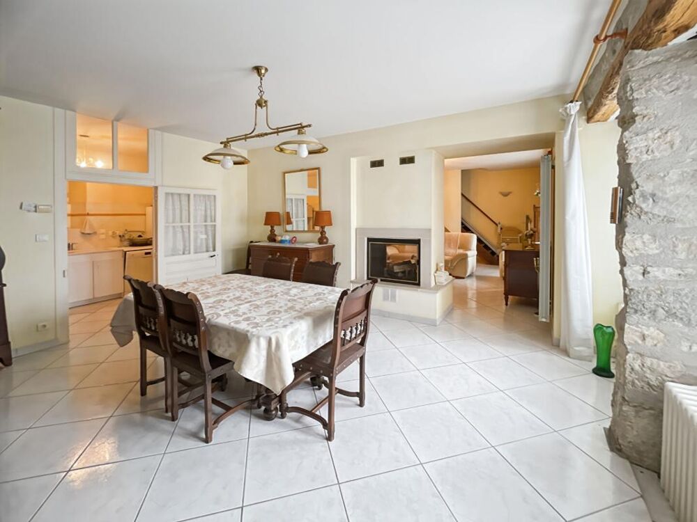 Port-Lesney - Maison en pierre de caractère - 215 m² habitables - 8 pièces - 3 chambres- Terrain 944 m²