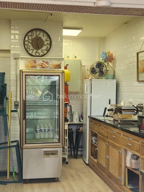   À VENDRE EN EXCLUSIVITE – LOCAL COMMERCIAL IDÉALEMENT SITUÉ SUR UNE PLACE TRÈS ANIMÉE 