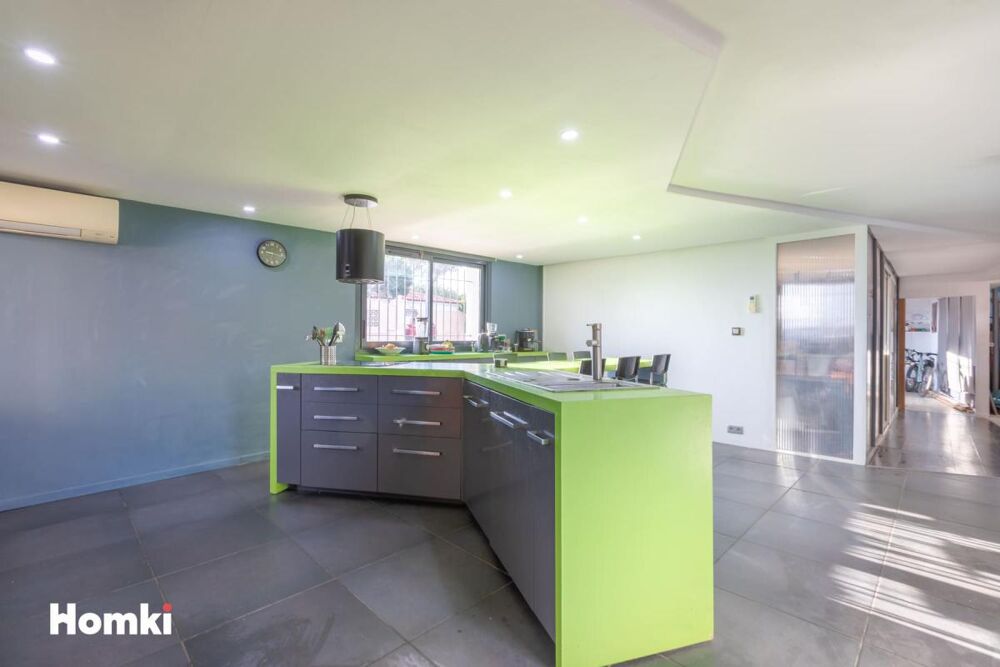 Vente Appartement Appartement T5 de 151 m² à Fréjus 83370, Avenue de la Corniche d'Azur Frejus