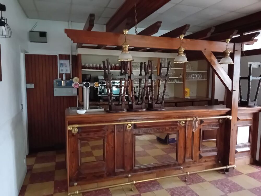 Maison de 400m2 à louer sur Bourg-et-Comin
