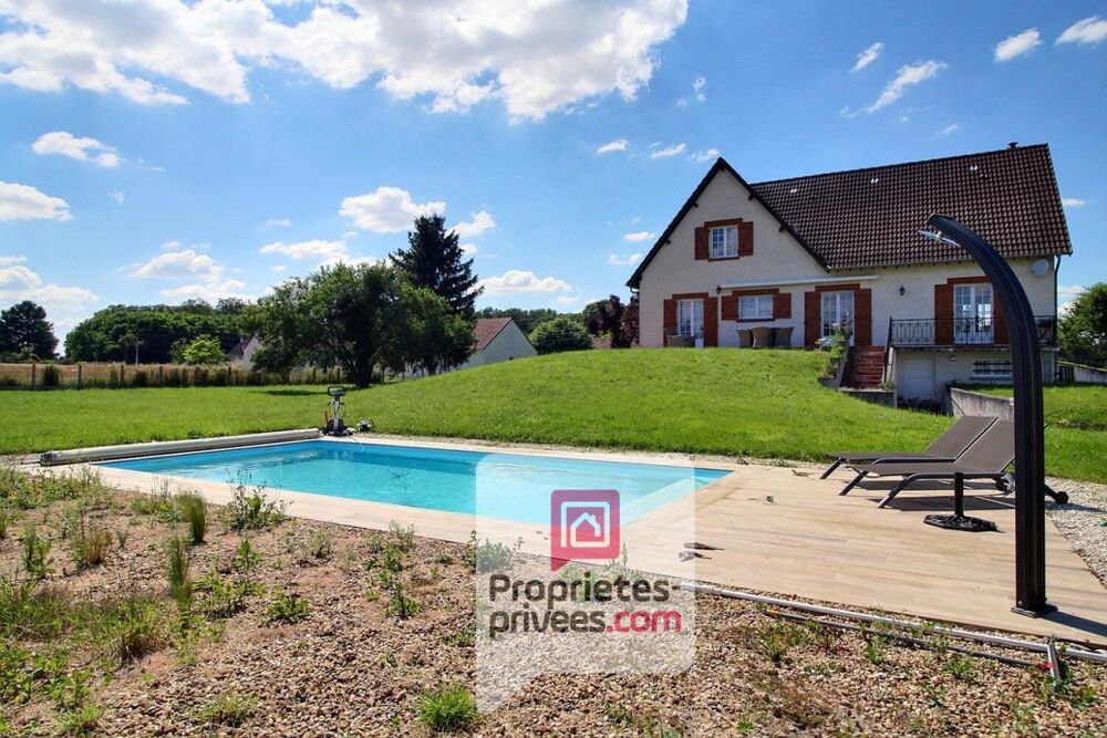 Vente Maison 1h15 de Paris - A VENDRE SPACIEUSE MAISON 8 PIECES, SOUS-SOL, PISCINE, TERRAIN 4350  m² Villemandeur