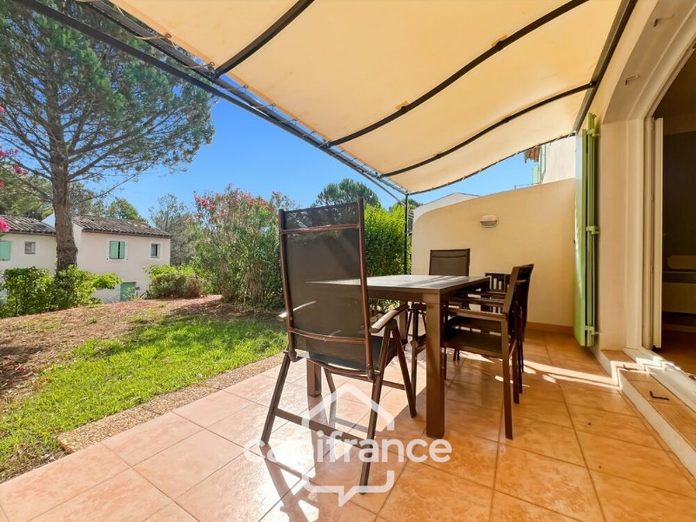 DOMAINE DE PONT ROYAL  Bastidon climatisé de 44 m², ravalé et parfaitement entretenu, avec jardin, 2 chambres et place de parki