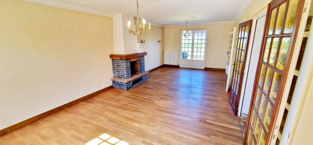 EXCLUSIVITÉ  Maison familiale de 195 m²  7 chambres  Sous-sol complet  Double garage  Condé-sur-Vire