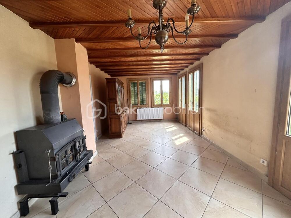 Maison familiale 6 pièces avec 4 chambres, terrasse, garages