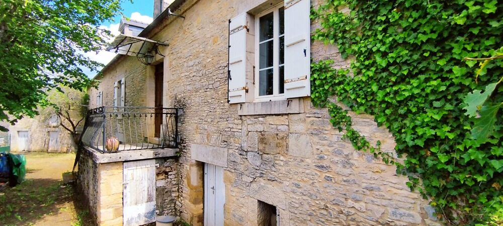 Maison de Bourg sur un terrain clos de 2365m²