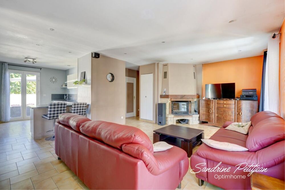 Vente Maison À vendre – Maison familiale de plain-pied 108.5 m² (4 chambres - Véranda) + Garage – Piscine – Terrain 555 m² – Saint-André-de-C Saint andre de corcy