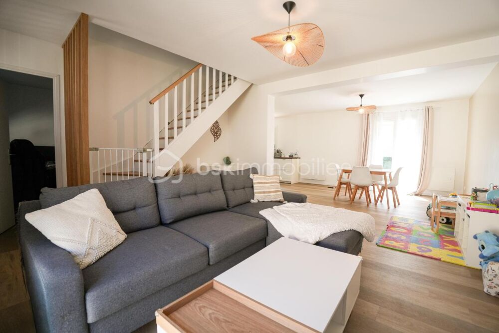 Vente Maison Maison familiale 4 chambres avec jardin et grand stationnement – Favières Favieres