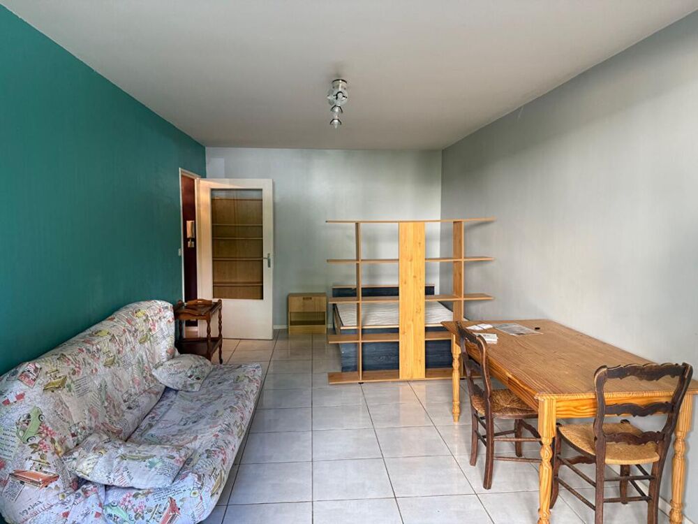Appartement Dijon T2 environ 35m2 ,1 pièce à vivre de 23m2 rez de jardin très calme et agréable