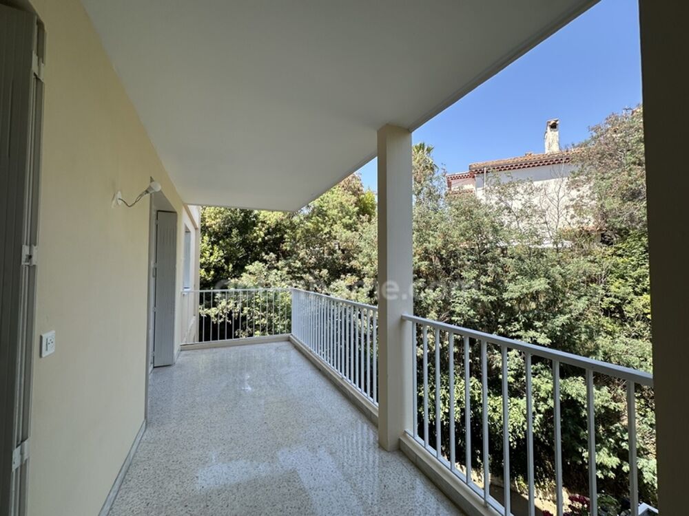Cannes- Croix-des-Gardes. Grand appartement rénové à vendre 5 pièces avec cave et garage. 458 000 €