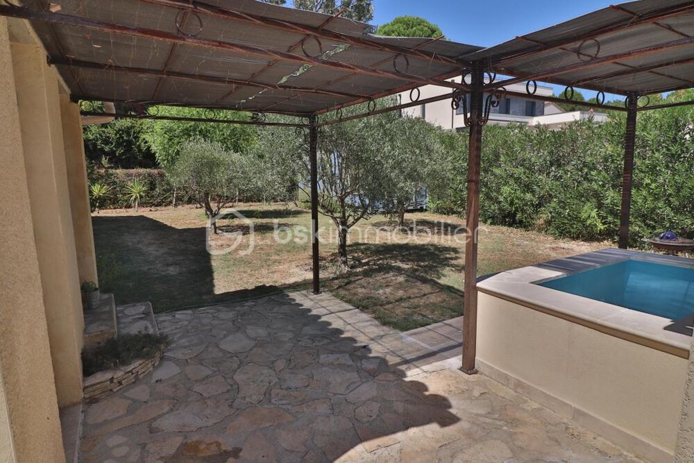 Vente Maison Maison plain-pied de 106m² sur 780m² de terrain avec 3 chambres, garage et piscine Montfrin