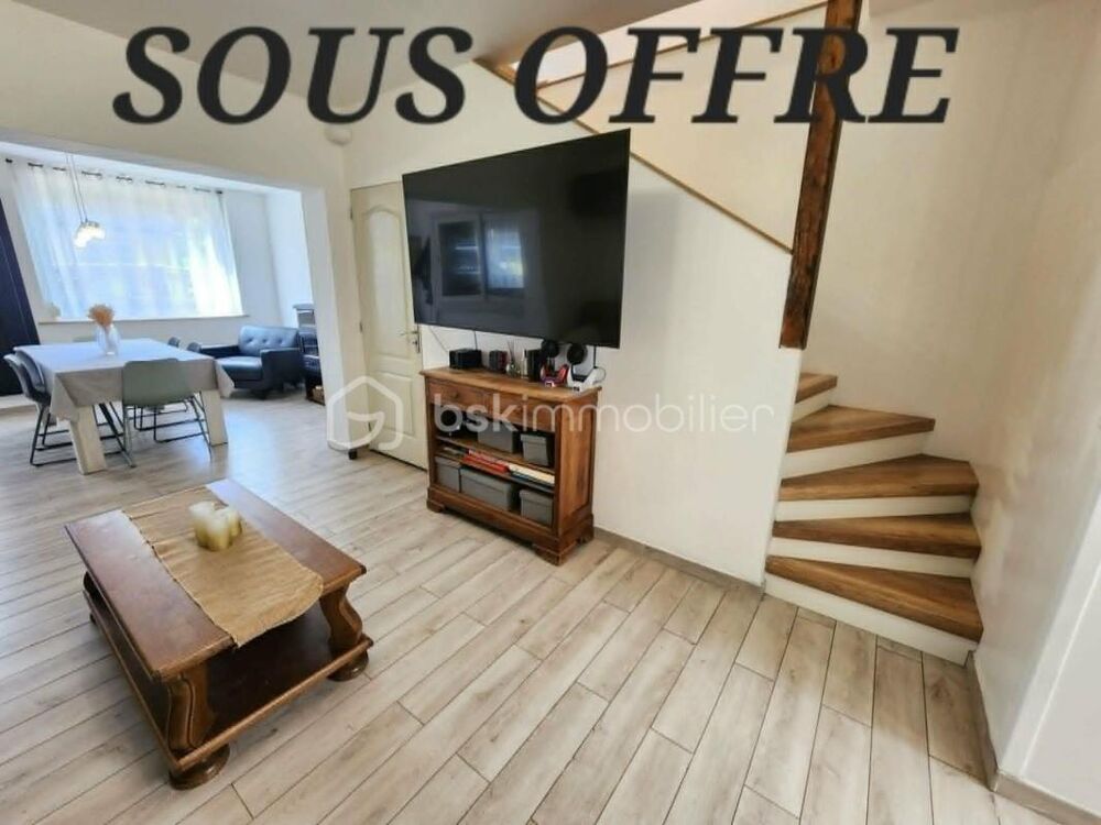 Maison individuelle, 3 grandes chambres, jardin, local commercial récent, sous-sol