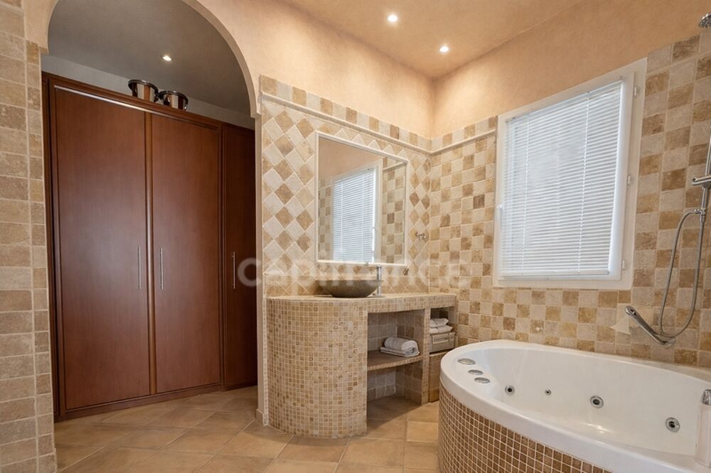 ERBALUNGA VILLA 120 m² PISCINE VUE MER EN NUE PROPRIETE OCCUPEE ( Investissement)