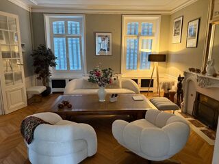  Appartement à louer 5 pièces 176 m²