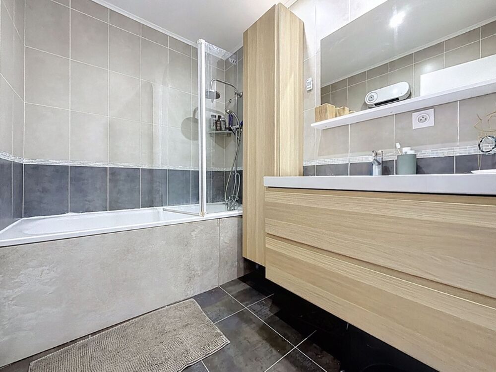 Vente Appartement Appartement à vendre 3 pièces  (69) À vendre – Superbe T3 rénové de 68 m² – Rillieux-la-Pape situé 1 Avenue Général Leclerc Rillieux la pape