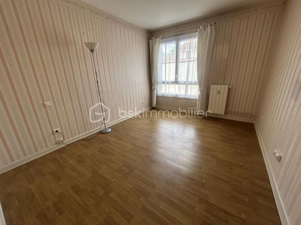 BEL APPARTEMENT - GARAGE - TERRASSE- CENTRE VILLE