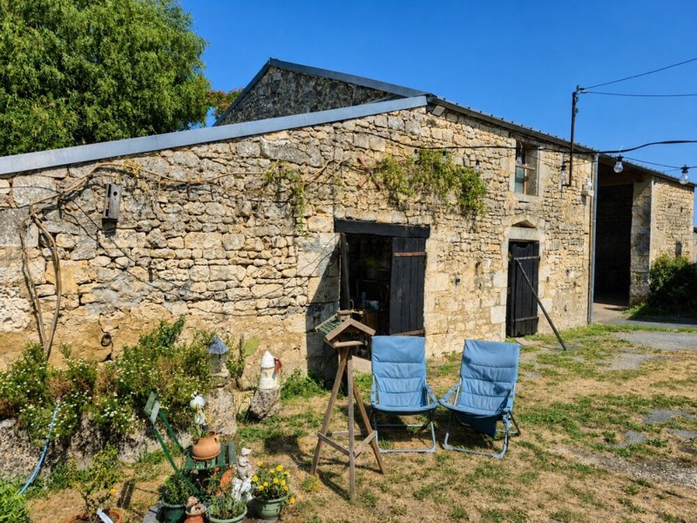 Maison de campagne avec studio, dépendances et jardin  Bords