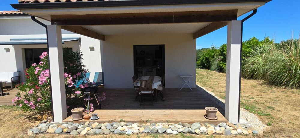 Maison moderne de plain pied, type 6, sur un terrain de 2977 m²