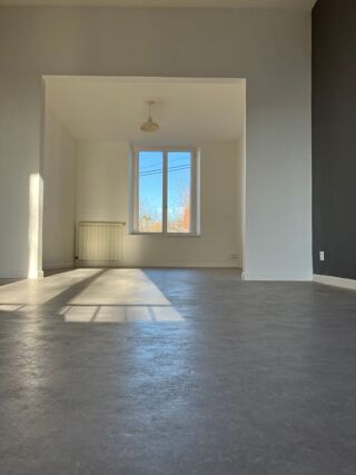  Appartement à louer 3 pièces 75 m²