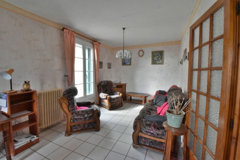 Maison vigneronne avec garage, cour et jardin  Fort potentiel